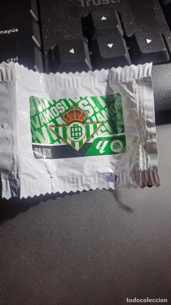 Coleccionismo cromos antiguos: CROMO ESCUDO BETIS CHICLE LIGA 2026 2027 26 27 ESTE PANINI NUNCA PEGADO