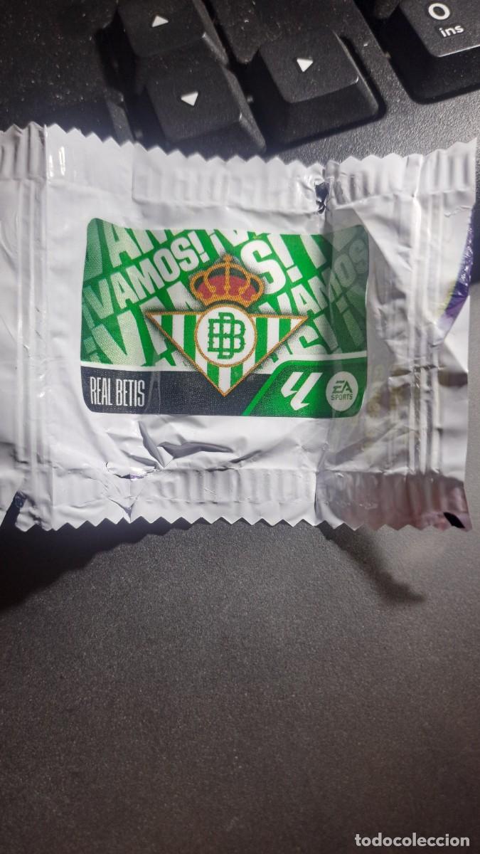 Coleccionismo cromos antiguos: CROMO ESCUDO BETIS CHICLE LIGA 2026 2027 26 27 ESTE PANINI NUNCA PEGADO