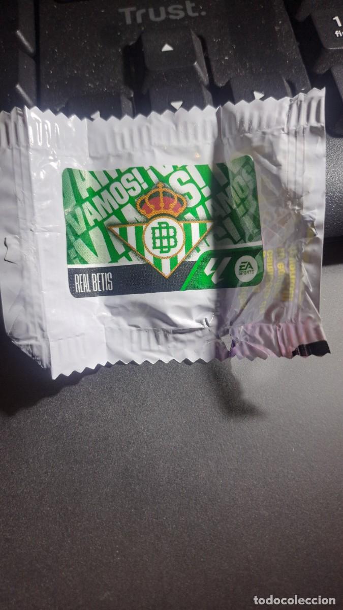 Coleccionismo cromos antiguos: CROMO ESCUDO BETIS CHICLE LIGA 2026 2027 26 27 ESTE PANINI NUNCA PEGADO