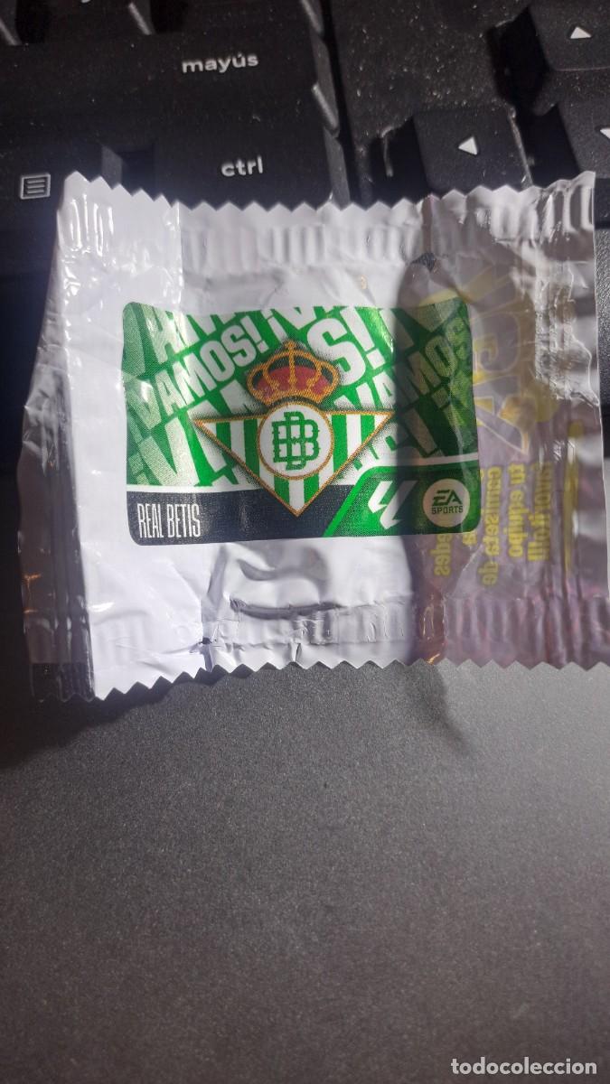 Coleccionismo cromos antiguos: CROMO ESCUDO BETIS CHICLE LIGA 2026 2027 26 27 ESTE PANINI NUNCA PEGADO