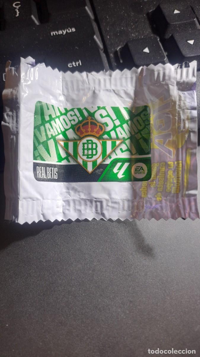 Coleccionismo cromos antiguos: CROMO ESCUDO BETIS CHICLE LIGA 2026 2027 26 27 ESTE PANINI NUNCA PEGADO