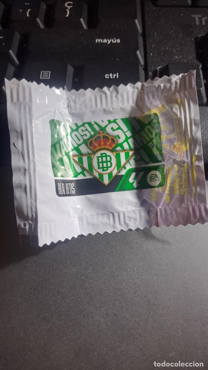 Coleccionismo cromos antiguos: CROMO ESCUDO BETIS CHICLE LIGA 2026 2027 26 27 ESTE PANINI NUNCA PEGADO