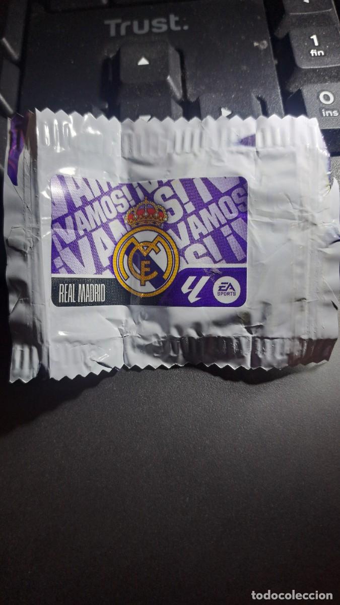 Coleccionismo cromos antiguos: CROMO ESCUDO REAL MADRID CHICLE LIGA 2026 2027 26 27 ESTE PANINI NUNCA PEGADO