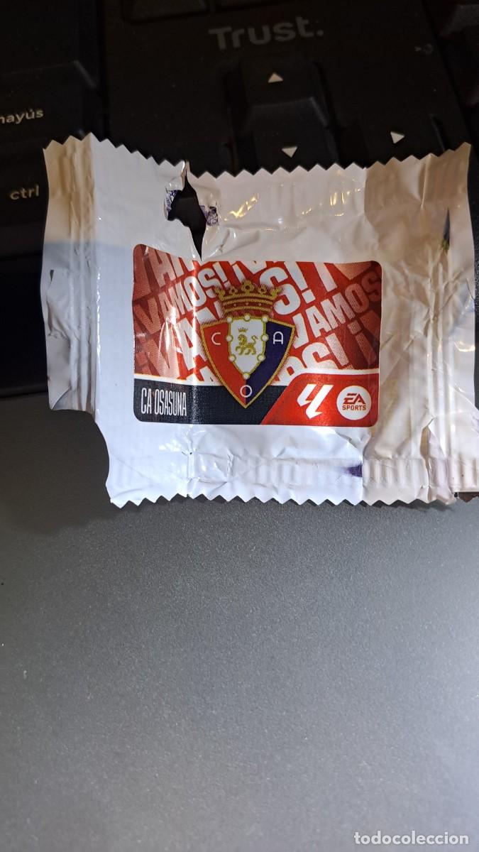 Coleccionismo cromos antiguos: CROMO ESCUDO OSASUNA CHICLE LIGA 2026 2027 26 27 ESTE PANINI NUNCA PEGADO