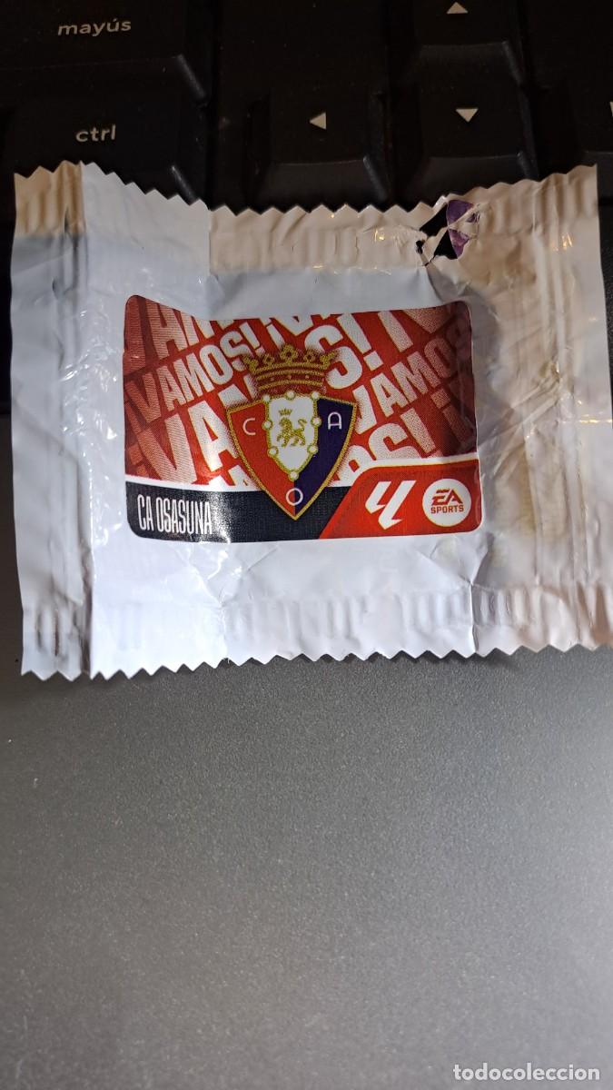 Coleccionismo cromos antiguos: CROMO ESCUDO OSASUNA CHICLE LIGA 2026 2027 26 27 ESTE PANINI NUNCA PEGADO
