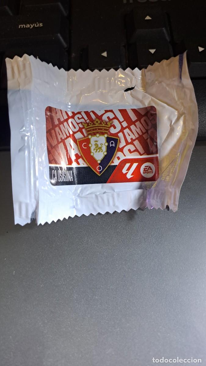Coleccionismo cromos antiguos: CROMO ESCUDO OSASUNA CHICLE LIGA 2026 2027 26 27 ESTE PANINI NUNCA PEGADO