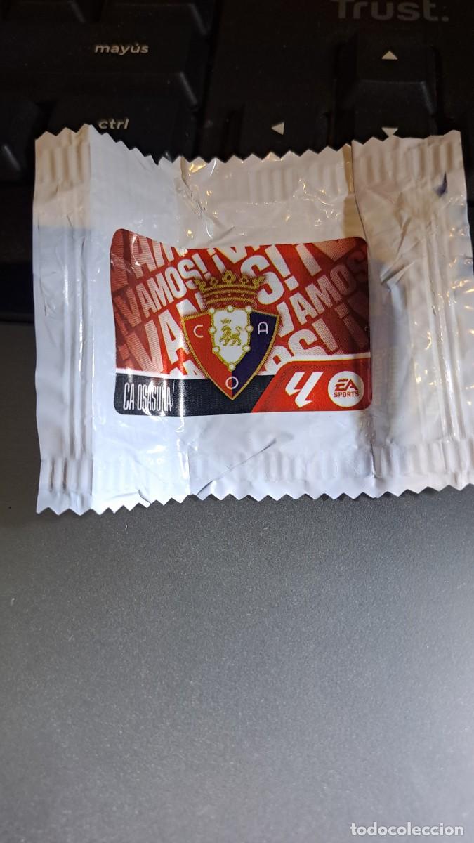 Coleccionismo cromos antiguos: CROMO ESCUDO OSASUNA CHICLE LIGA 2026 2027 26 27 ESTE PANINI NUNCA PEGADO
