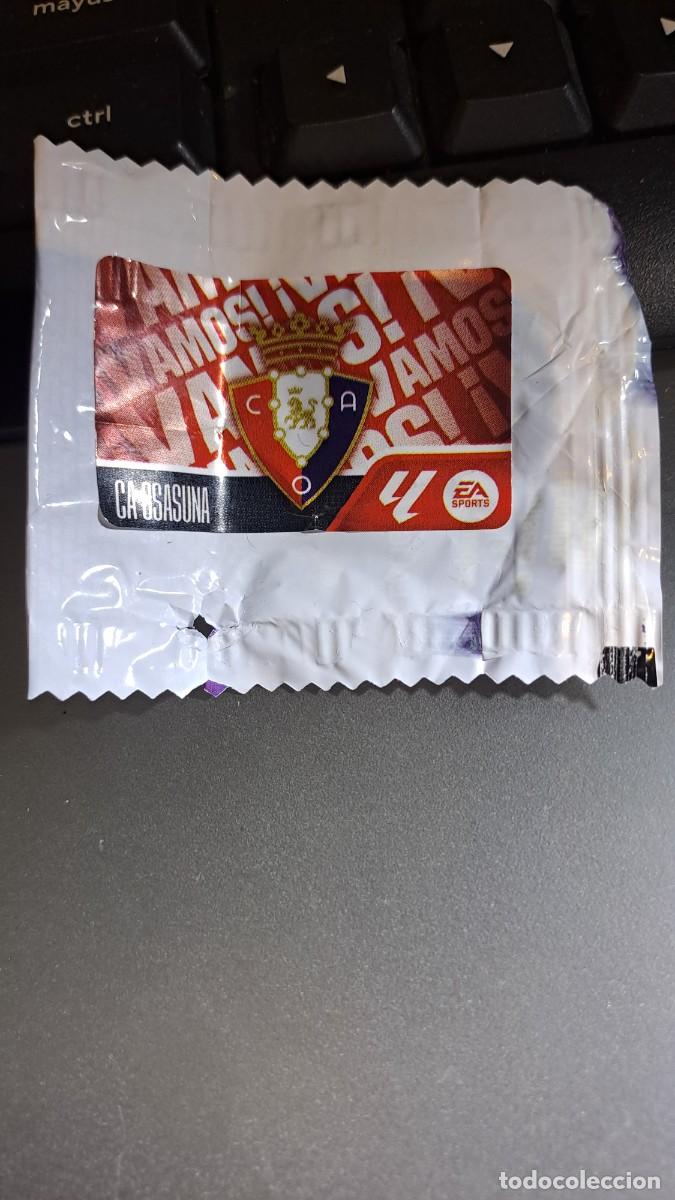 Coleccionismo cromos antiguos: CROMO ESCUDO OSASUNA CHICLE LIGA 2026 2027 26 27 ESTE PANINI NUNCA PEGADO