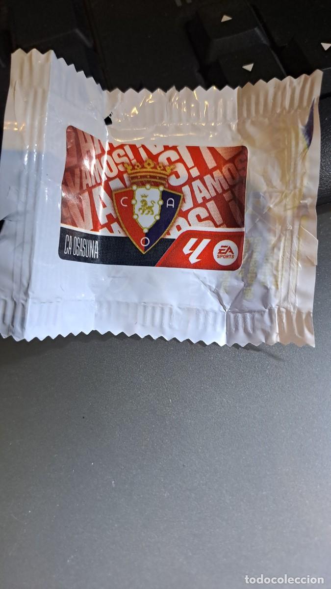 Coleccionismo cromos antiguos: CROMO ESCUDO OSASUNA CHICLE LIGA 2026 2027 26 27 ESTE PANINI NUNCA PEGADO