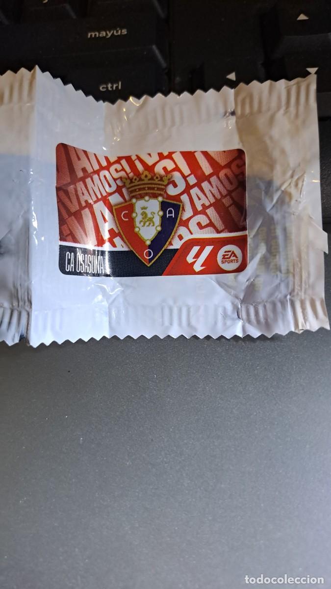 Coleccionismo cromos antiguos: CROMO ESCUDO OSASUNA CHICLE LIGA 2026 2027 26 27 ESTE PANINI NUNCA PEGADO