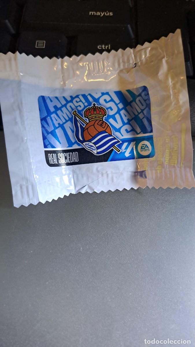Coleccionismo cromos antiguos: CROMO ESCUDO REAL SOCIEDAD CHICLE LIGA 2026 2027 26 27 ESTE PANINI NUNCA PEGADO