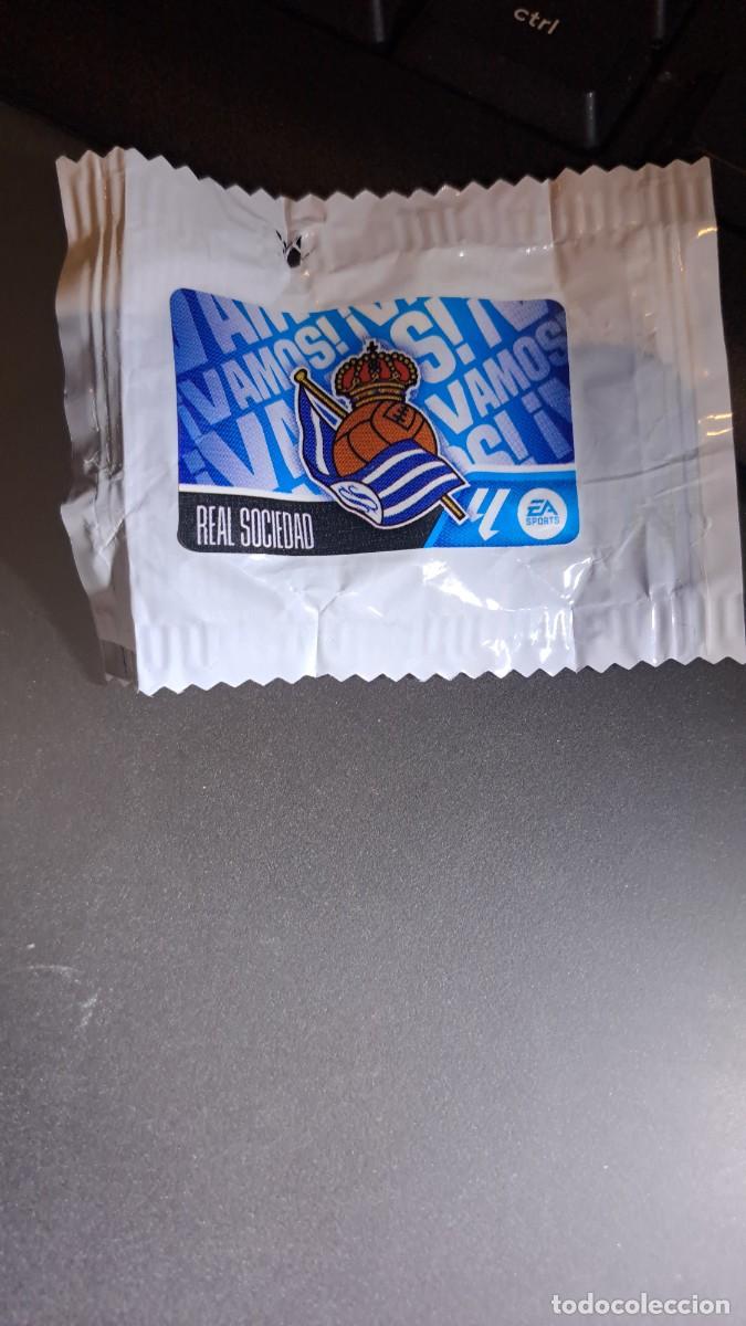 Coleccionismo cromos antiguos: CROMO ESCUDO REAL SOCIEDAD CHICLE LIGA 2026 2027 26 27 ESTE PANINI NUNCA PEGADO