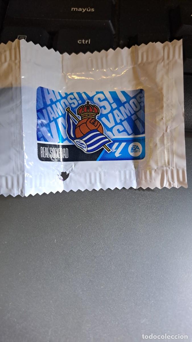 Coleccionismo cromos antiguos: CROMO ESCUDO REAL SOCIEDAD CHICLE LIGA 2026 2027 26 27 ESTE PANINI NUNCA PEGADO