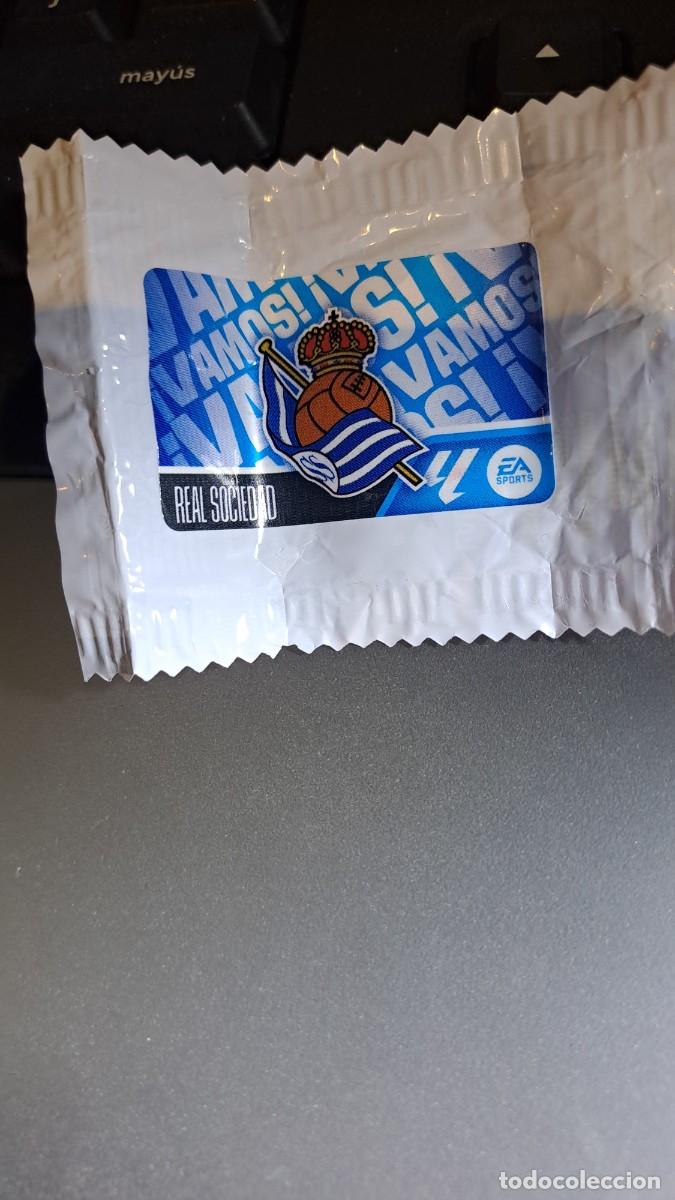 Coleccionismo cromos antiguos: CROMO ESCUDO REAL SOCIEDAD CHICLE LIGA 2026 2027 26 27 ESTE PANINI NUNCA PEGADO