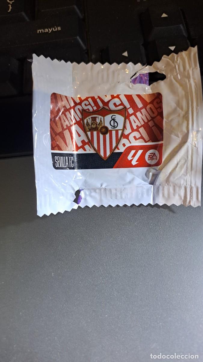 Coleccionismo cromos antiguos: CROMO ESCUDO SEVILLA CHICLE LIGA 2026 2027 26 27 ESTE PANINI NUNCA PEGADO