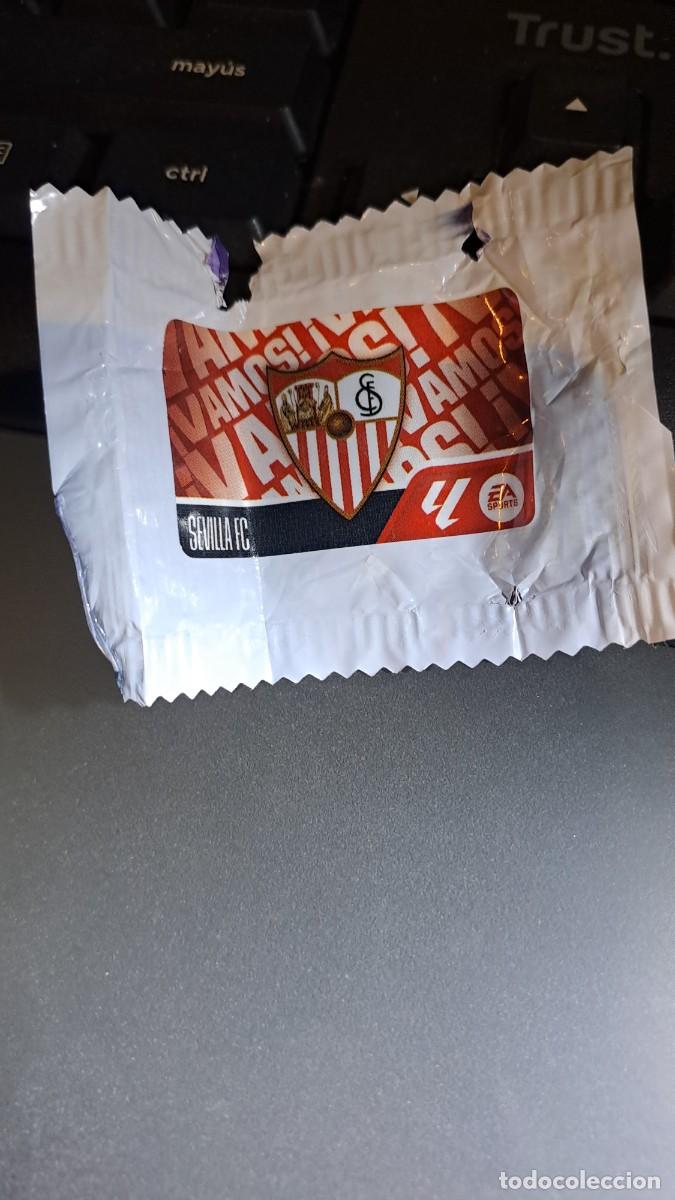 Coleccionismo cromos antiguos: CROMO ESCUDO SEVILLA CHICLE LIGA 2026 2027 26 27 ESTE PANINI NUNCA PEGADO