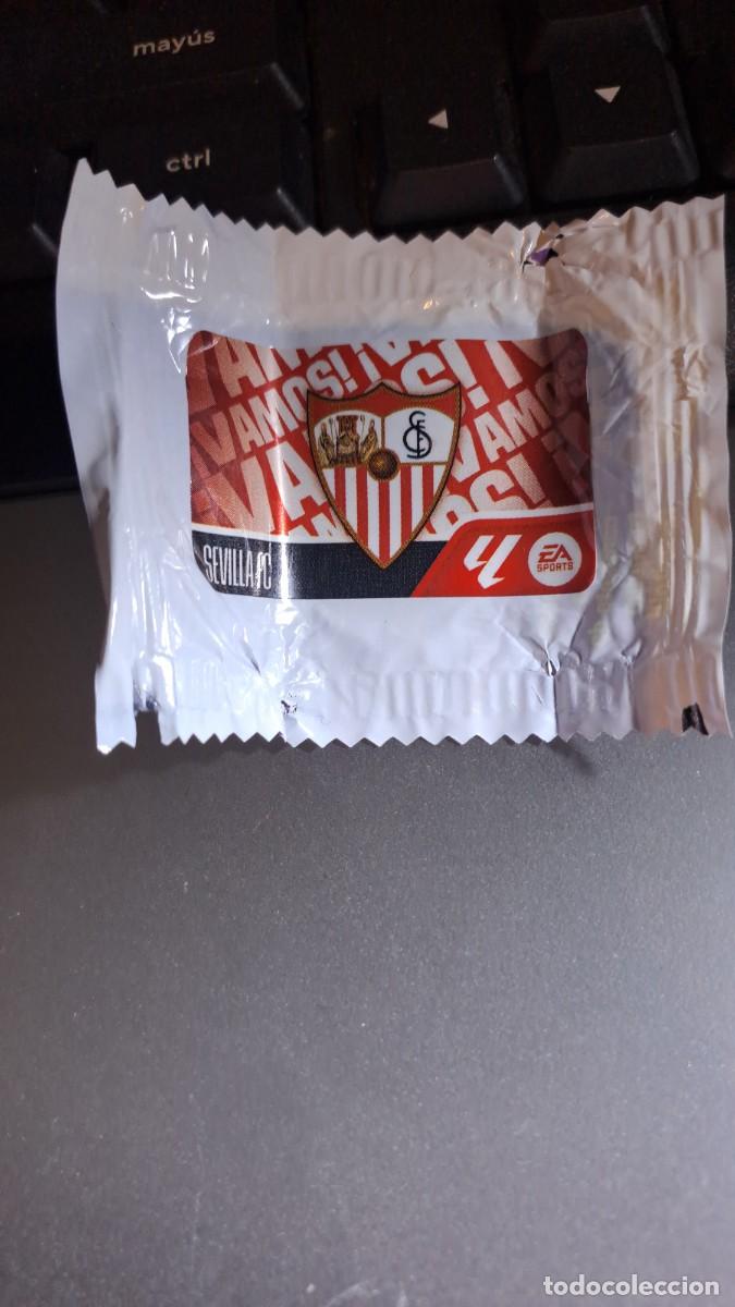 Coleccionismo cromos antiguos: CROMO ESCUDO SEVILLA CHICLE LIGA 2026 2027 26 27 ESTE PANINI NUNCA PEGADO