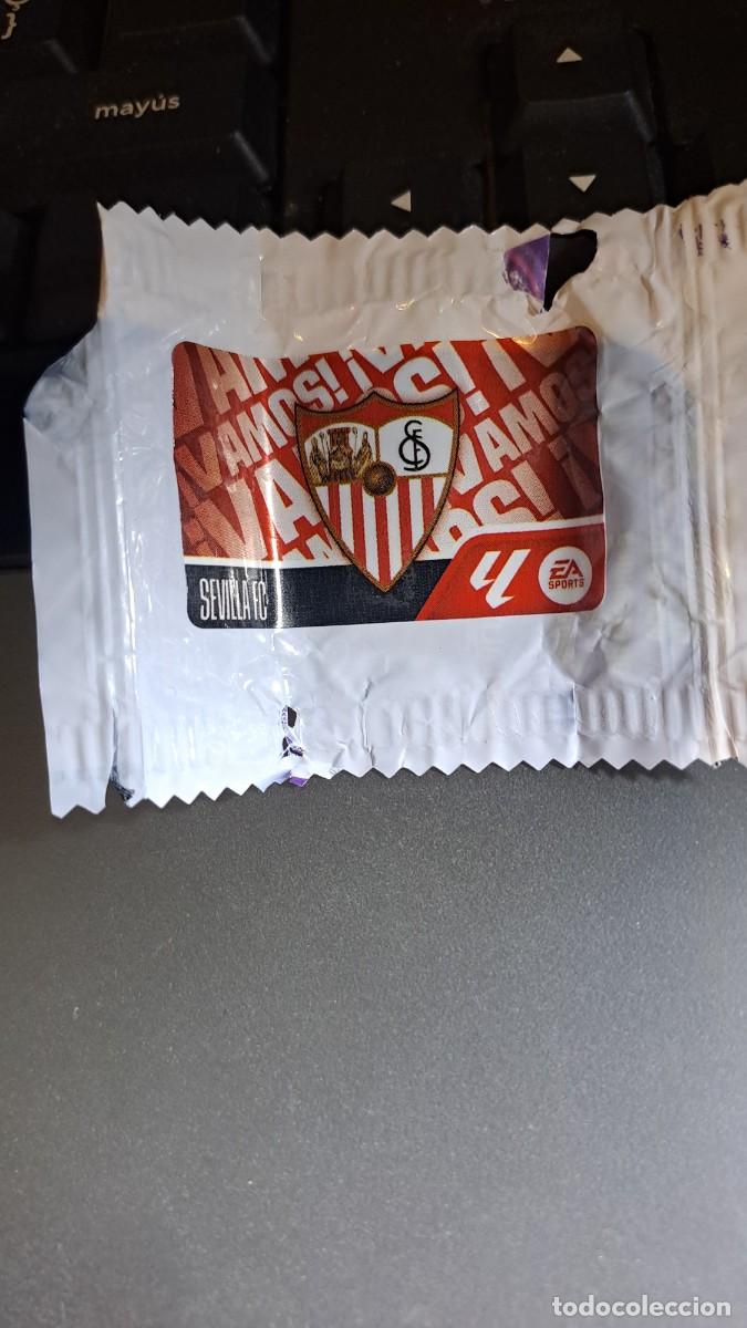 Coleccionismo cromos antiguos: CROMO ESCUDO SEVILLA CHICLE LIGA 2026 2027 26 27 ESTE PANINI NUNCA PEGADO