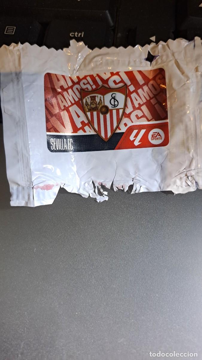 Coleccionismo cromos antiguos: CROMO ESCUDO SEVILLA CHICLE LIGA 2026 2027 26 27 ESTE PANINI NUNCA PEGADO