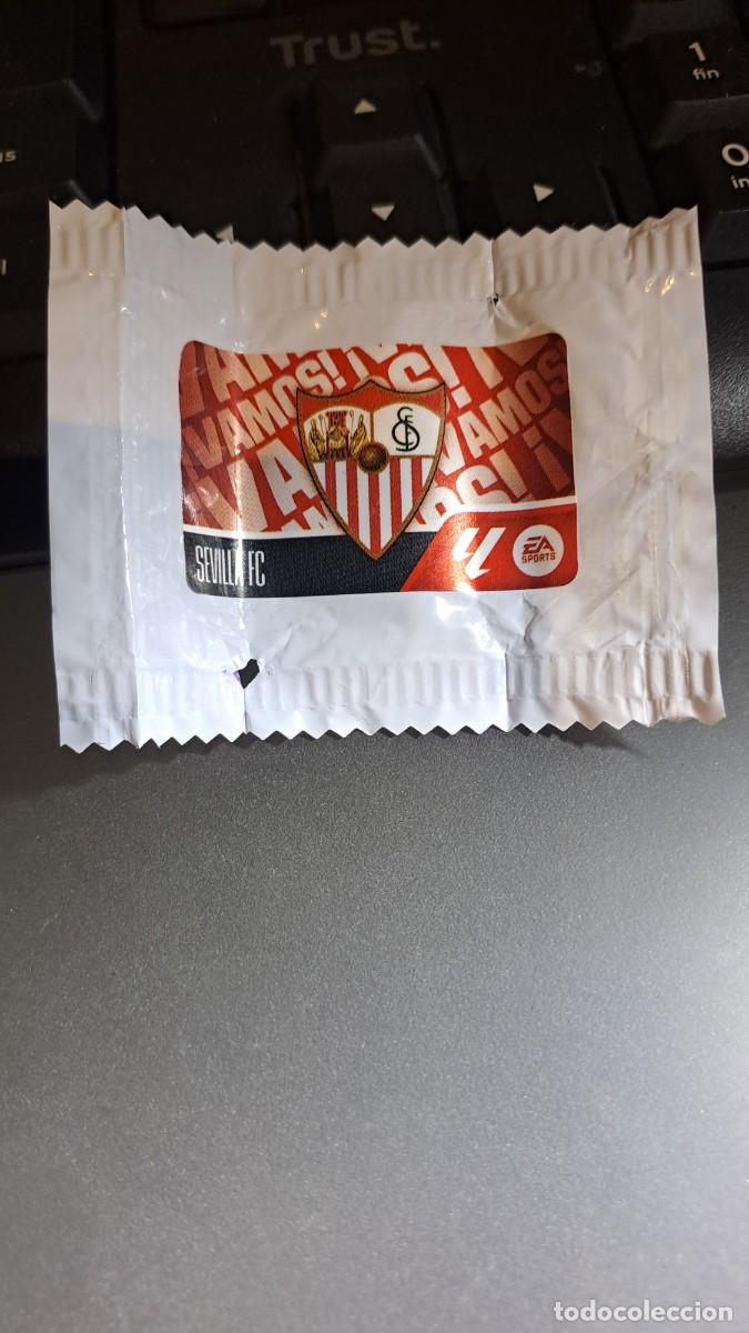 Coleccionismo cromos antiguos: CROMO ESCUDO SEVILLA CHICLE LIGA 2026 2027 26 27 ESTE PANINI NUNCA PEGADO