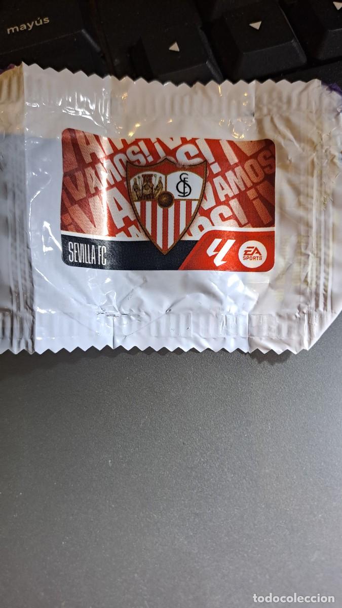 Coleccionismo cromos antiguos: CROMO ESCUDO SEVILLA CHICLE LIGA 2026 2027 26 27 ESTE PANINI NUNCA PEGADO