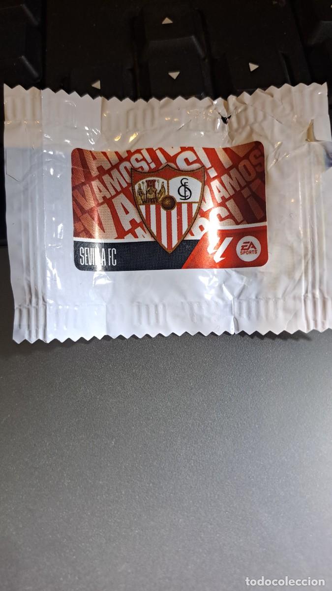 Coleccionismo cromos antiguos: CROMO ESCUDO SEVILLA CHICLE LIGA 2026 2027 26 27 ESTE PANINI NUNCA PEGADO
