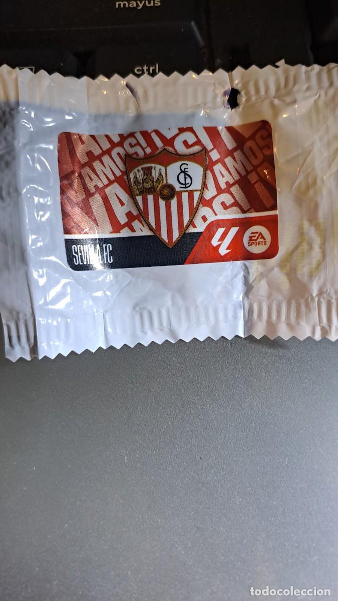 Coleccionismo cromos antiguos: CROMO ESCUDO SEVILLA CHICLE LIGA 2026 2027 26 27 ESTE PANINI NUNCA PEGADO