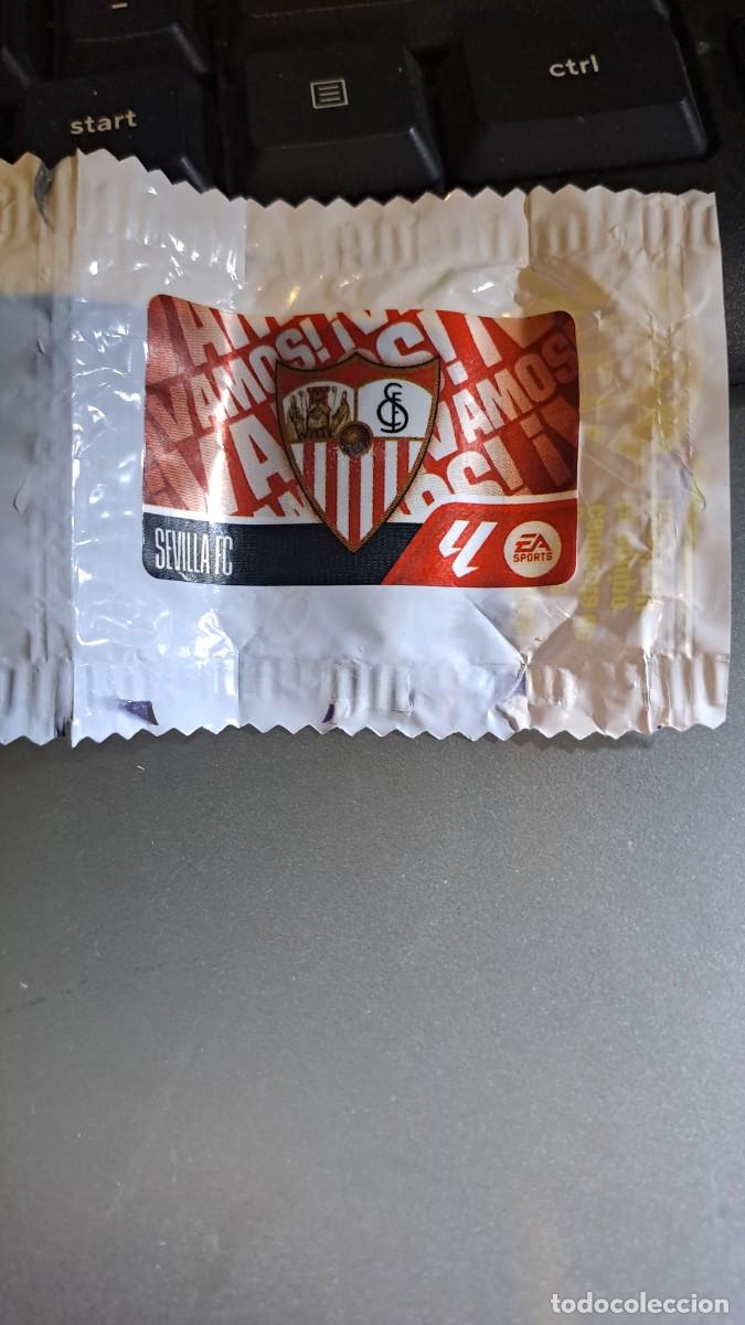 Coleccionismo cromos antiguos: CROMO ESCUDO SEVILLA CHICLE LIGA 2026 2027 26 27 ESTE PANINI NUNCA PEGADO
