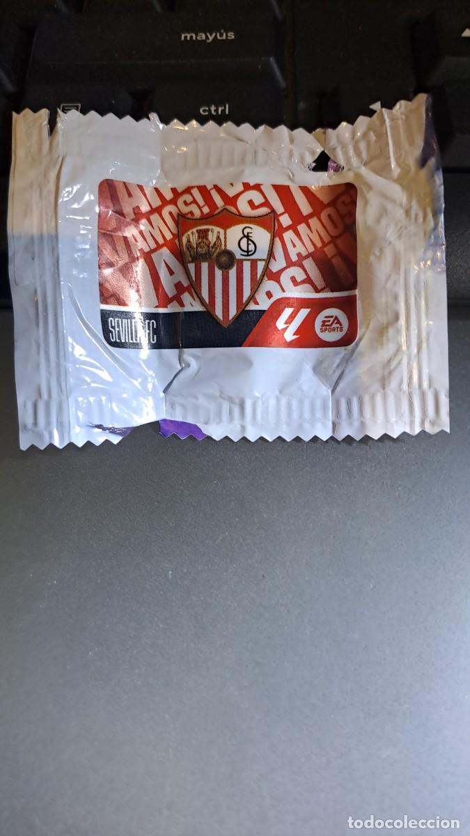 Coleccionismo cromos antiguos: CROMO ESCUDO SEVILLA CHICLE LIGA 2026 2027 26 27 ESTE PANINI NUNCA PEGADO