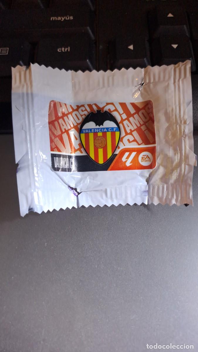 Coleccionismo cromos antiguos: CROMO ESCUDO VALENCIA CHICLE LIGA 2026 2027 26 27 ESTE PANINI NUNCA PEGADO