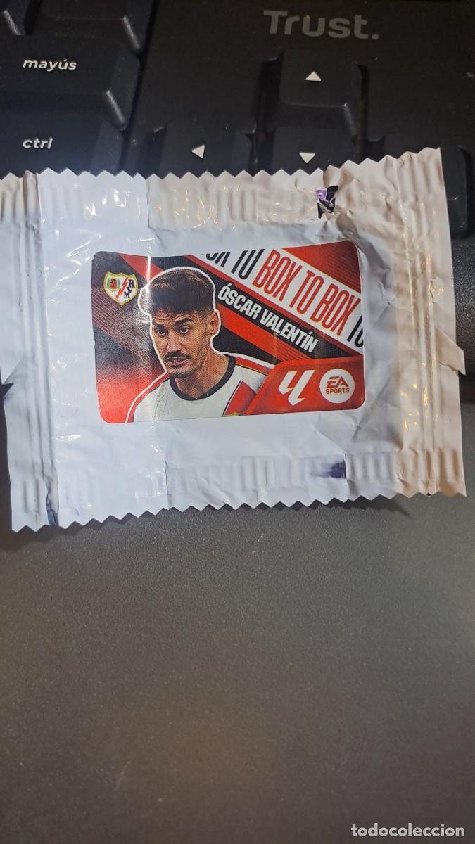 Coleccionismo cromos antiguos: CROMO OSCAR VALENTIN BOX TO BOX RAYO VALLECANO CHICLE LIGA 2026 2027 26 27 ESTE PANINI NUNCA PEGADO