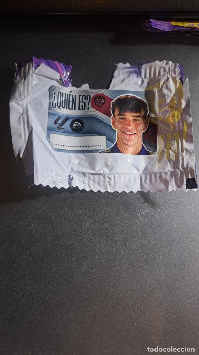Coleccionismo cromos antiguos: CROMO CARLOS ESPI &iquest;QUIEN ES? LEVANTE CHICLE LIGA 2026 2027 26 27 ESTE PANINI NUNCA PEGADO