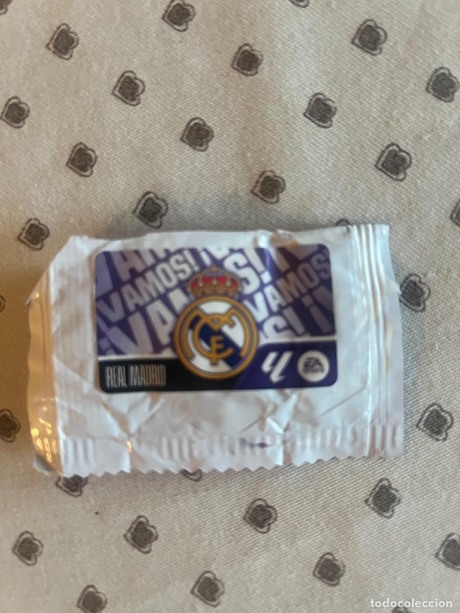 Coleccionismo cromos antiguos: ESCUDO REAL MADRID CHICLE EDICIONES ESTE 26 27 2026 2027