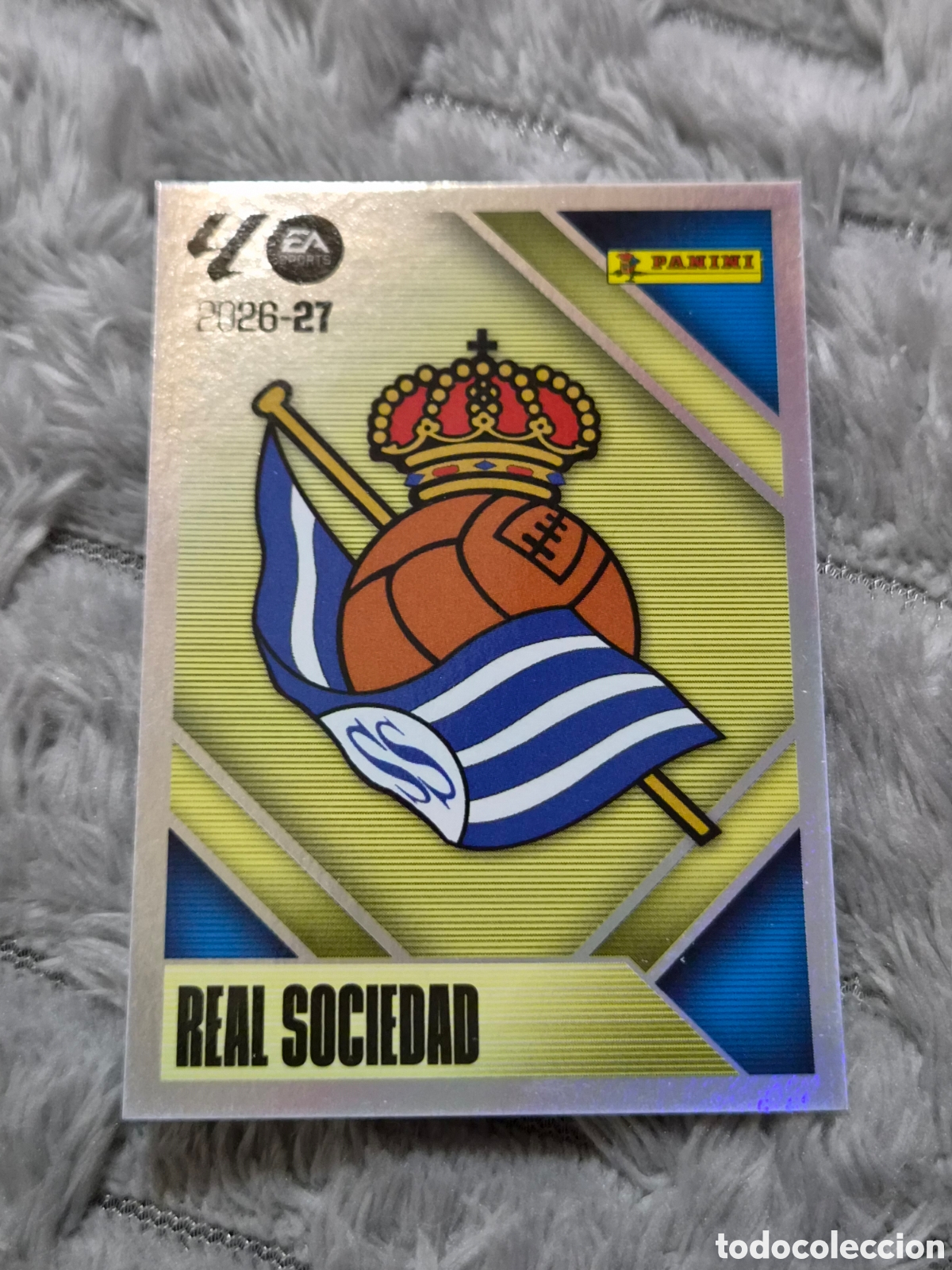 Coleccionismo cromos antiguos: 1 - ESCUDO REAL SOCIEDAD LIGA ESTE 2026 2027