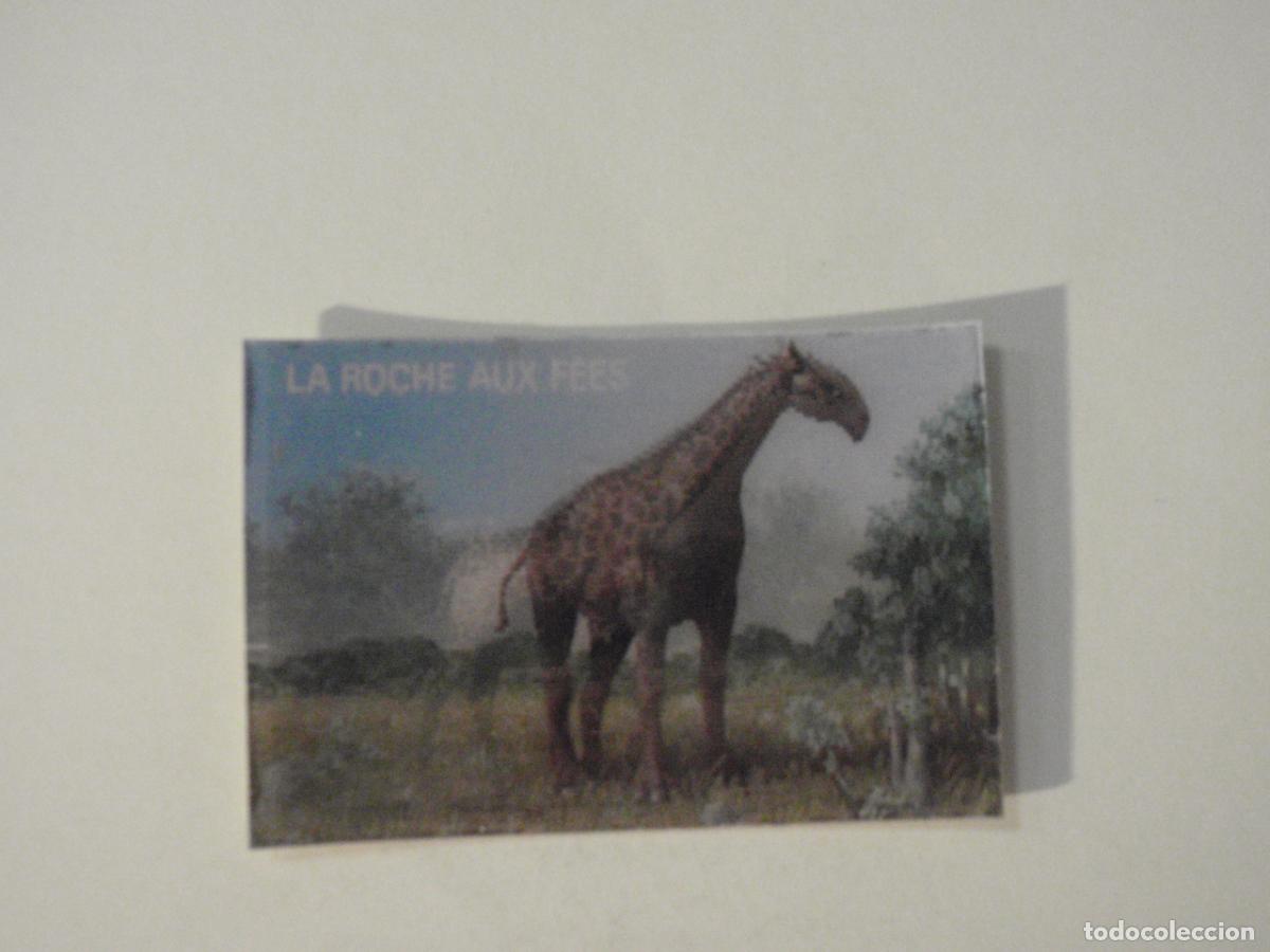 Coleccionismo cromos antiguos: Cromo lenticular 4 INDRICOTHERIUM / JIRAFA - Los animales prehist&oacute;ricos y los de hoy en d&iacute;a 1976