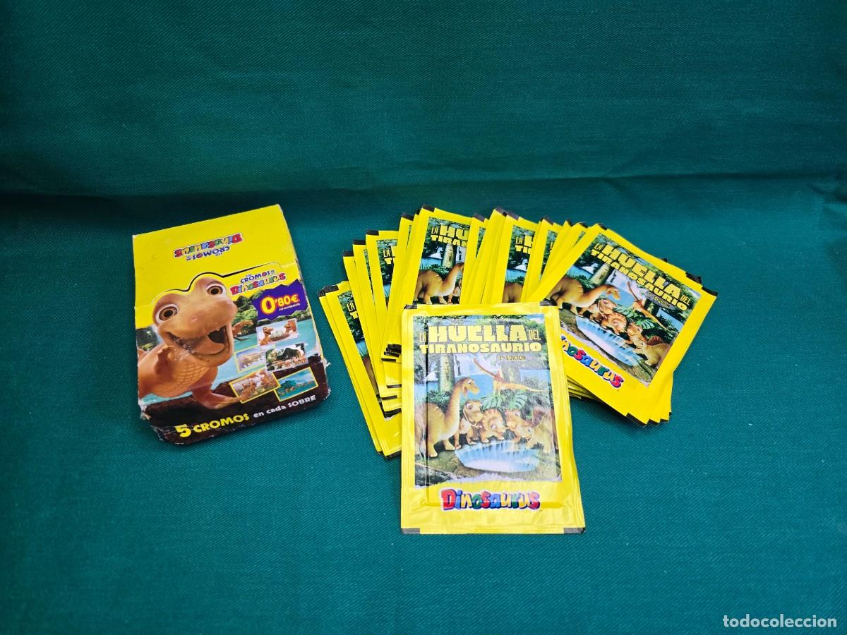 Coleccionismo cromos antiguos: CAJA CON 25 SOBRES LA HUELLA DEL TIRANOSAURIO , DINOSAURUS