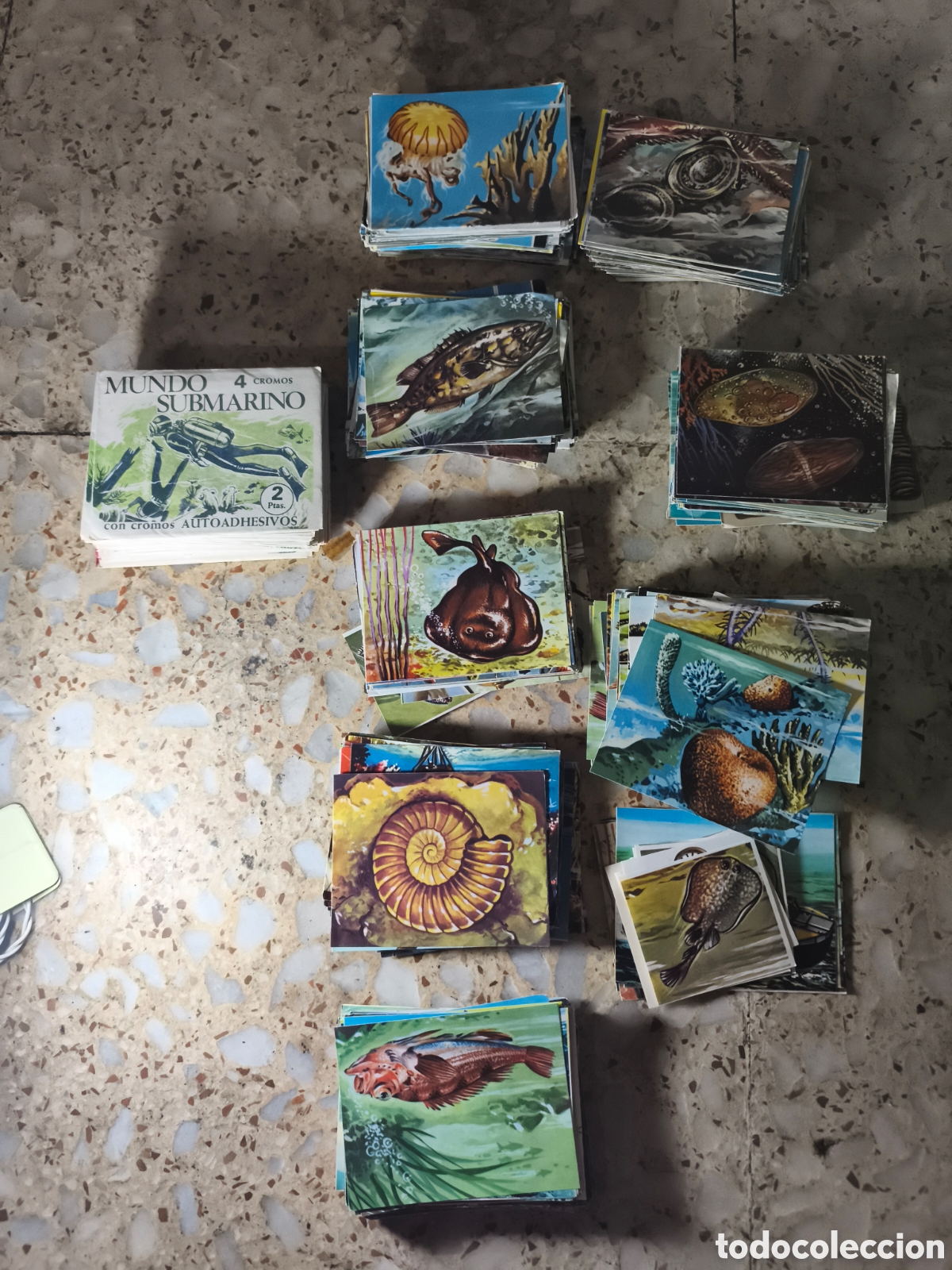 Coleccionismo cromos antiguos: Lotazo de 28 sobres sin abrir y cuentos de cromos sueltos del &aacute;lbum mundo submarino