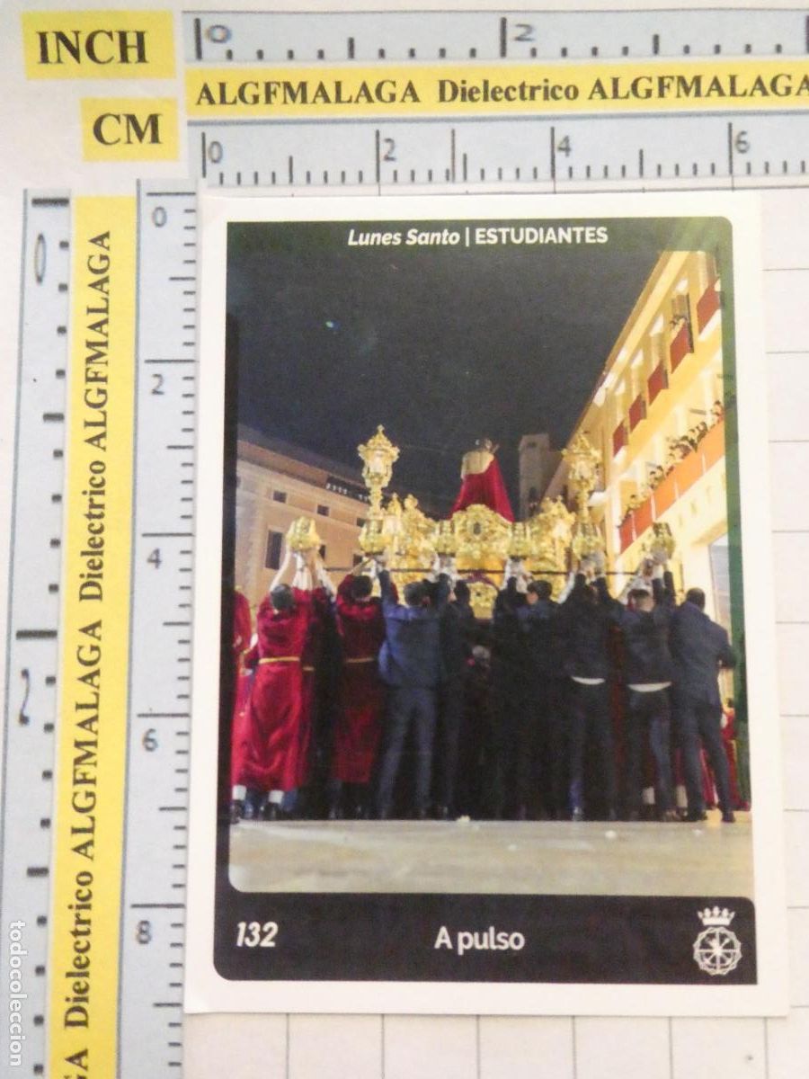 Coleccionismo cromos antiguos: CROMO TARJETA HOLY CARDS SEMANA SANTA M&Aacute;LAGA. 132 ESTUDIANTES TRONO DE CRISTO A PULSO