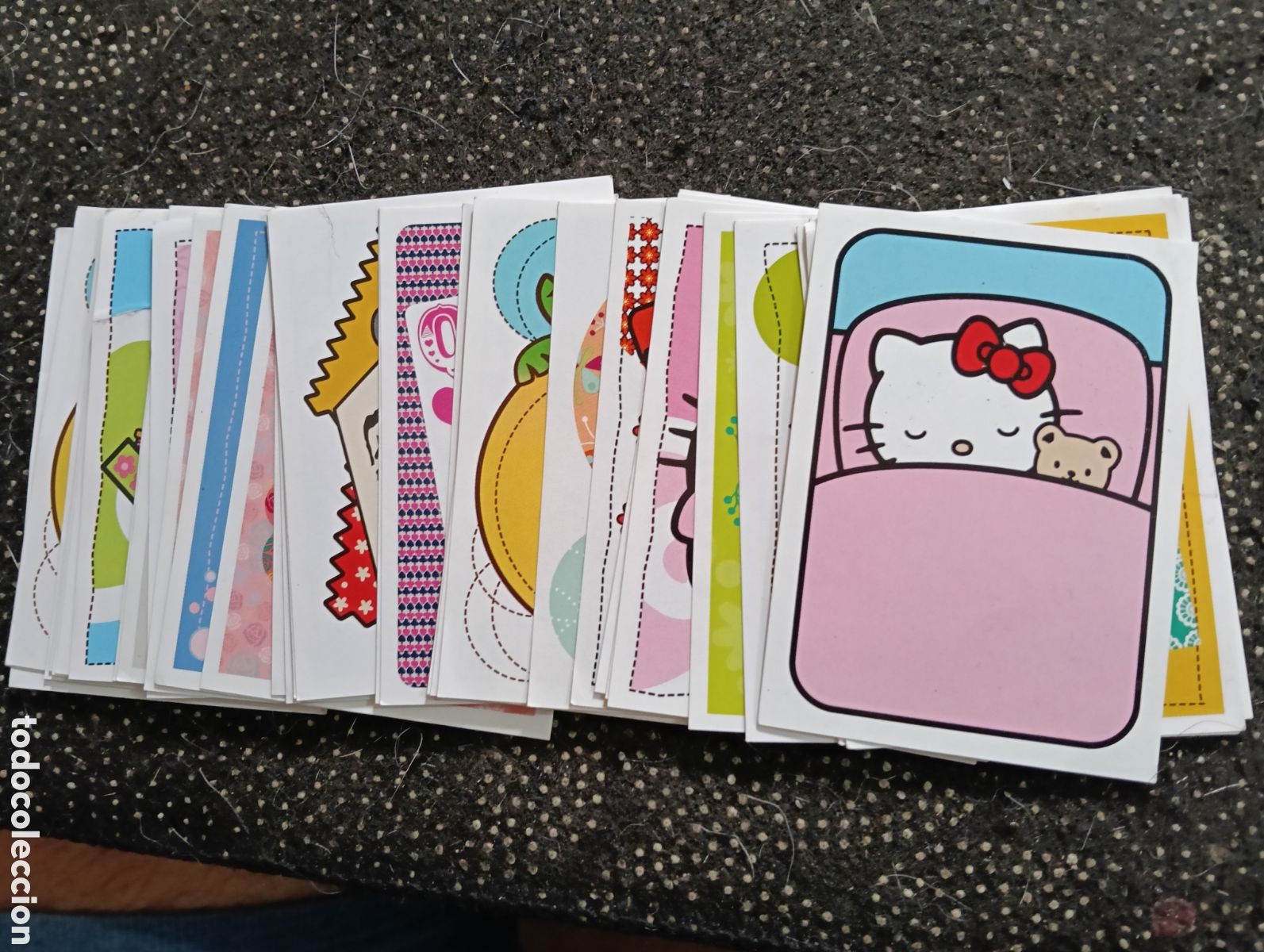 Coleccionismo cromos antiguos: Lote de 35 cromos Cromo Hello Kitty Bcool, sin pegar