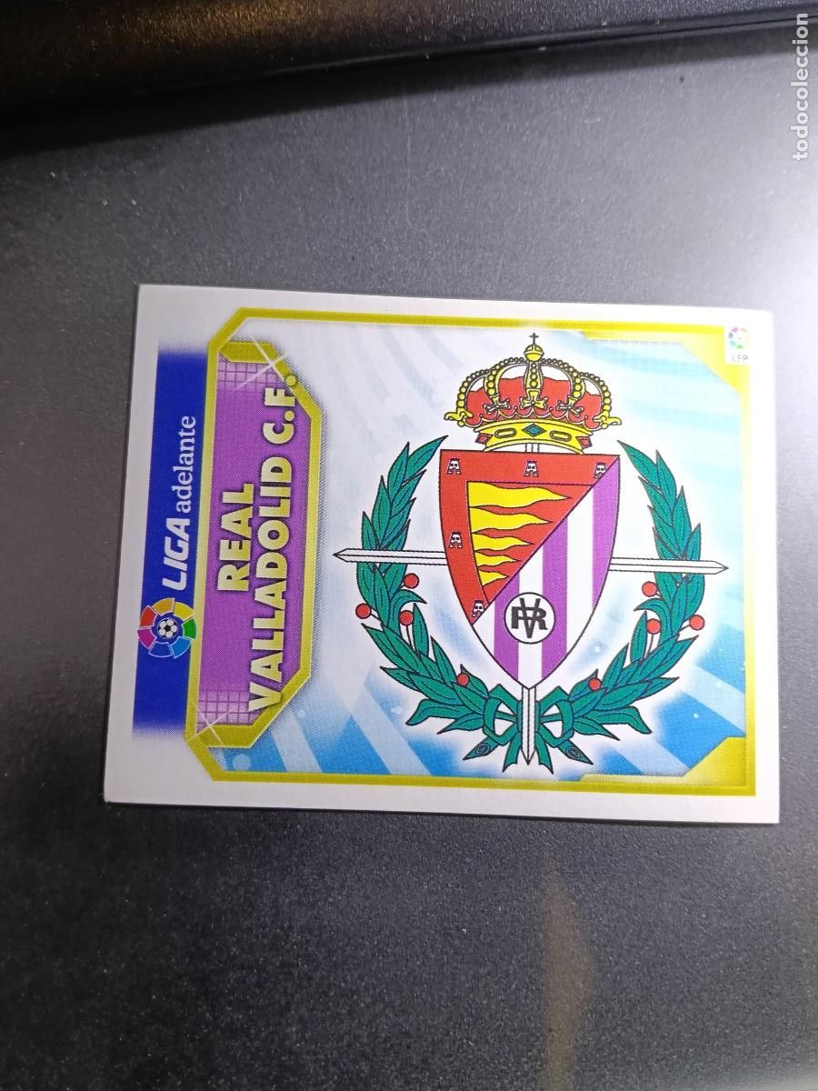Coleccionismo cromos antiguos: CROMO ESCUDO VALLADOLID 2&ordf; SEGUNDA DIVISION LIGA ADELANTE 11 12 2011 2012 ESTE PANINI NUNCA PEGADO