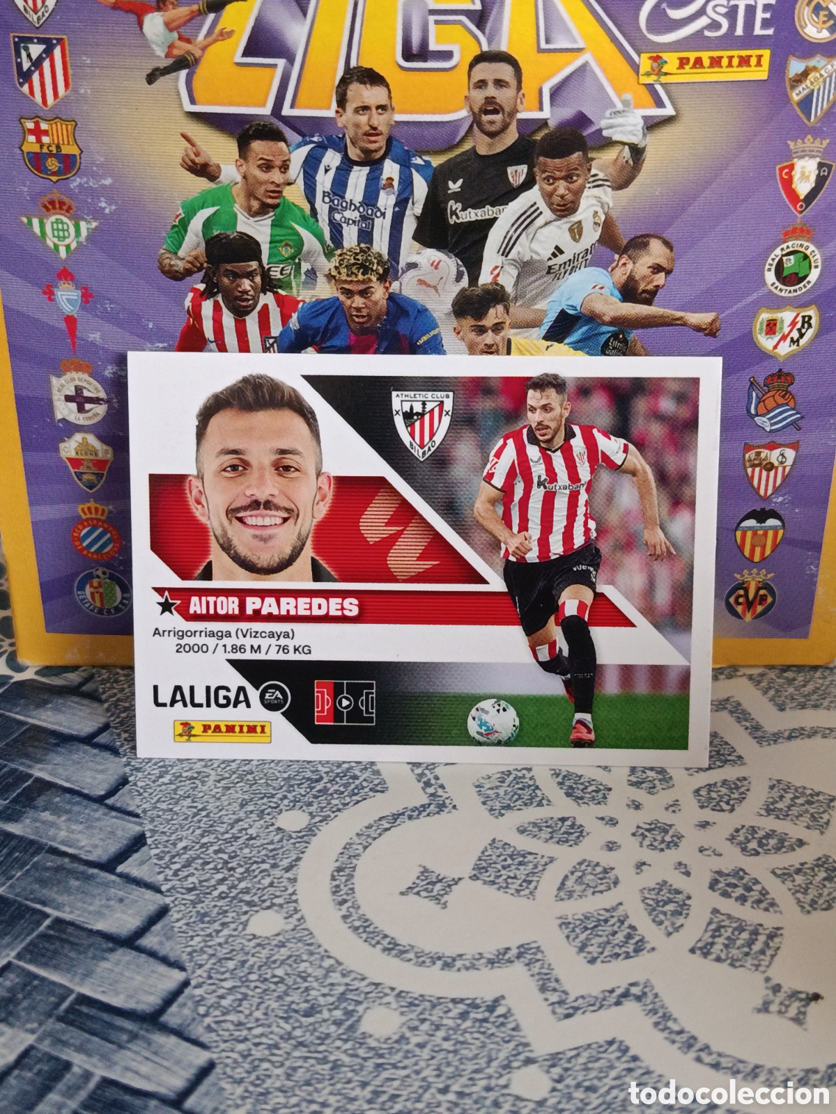 Collectionnisme Cartes &agrave; collectionner anciennes: PAREDES ATHLETIC CLUB N&ordm; 6 A LIGA ESTE 26 27 2026 2027 PANINI &rdquo;NUEVO DE SOBRE&rdquo;