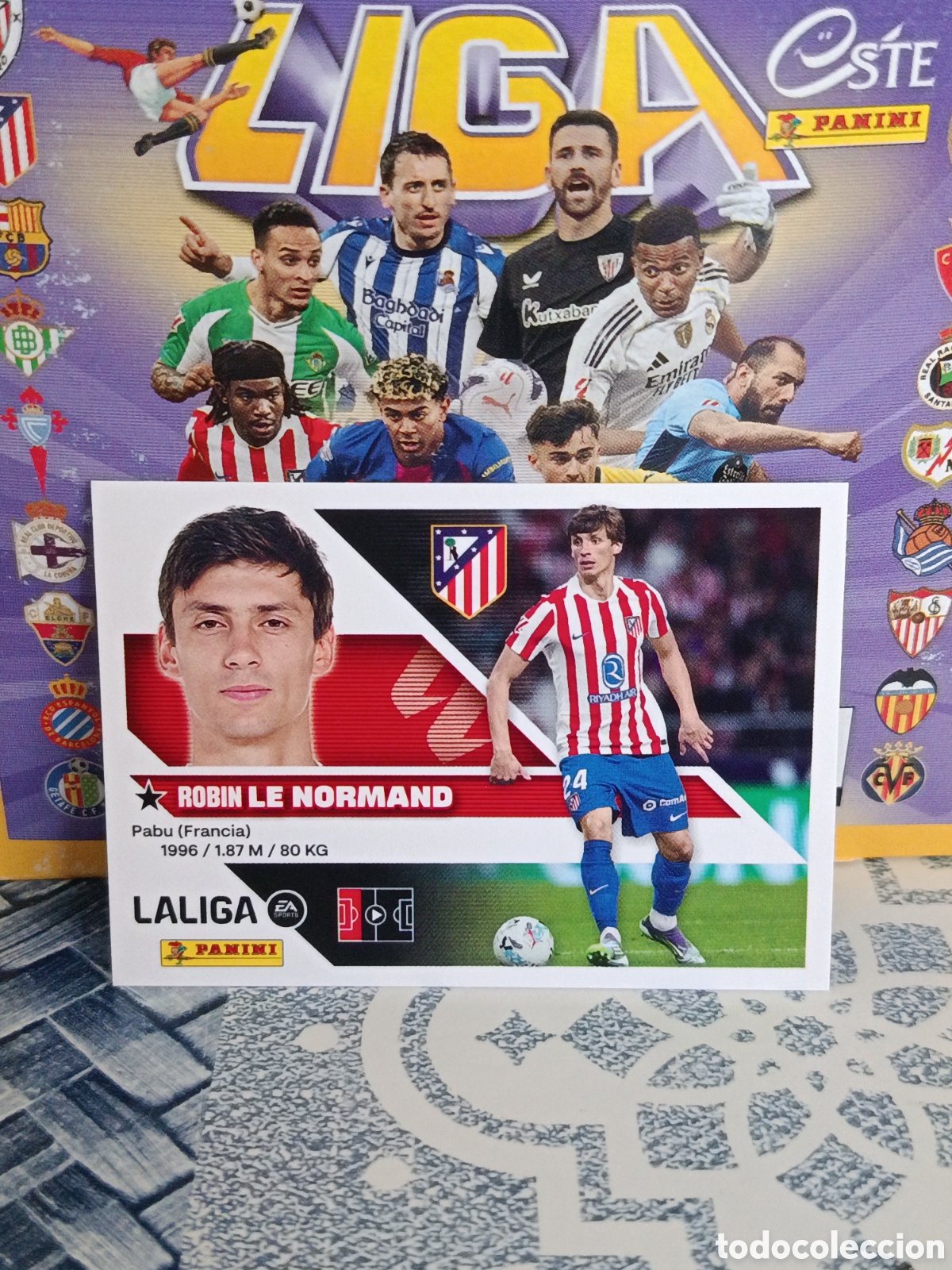 Collectionnisme Cartes &agrave; collectionner anciennes: LE NORMAND ATLETICO DE MADRID N&ordm; 8 A LIGA ESTE 26 27 2026 2027 PANINI &rdquo;NUEVO DE SOBRE&rdquo;