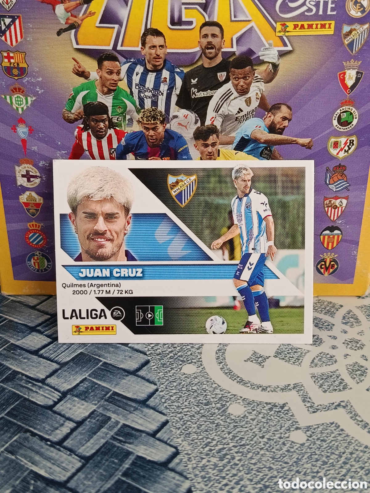 Coleccionismo cromos antiguos: JUAN CRUZ MALAGA ULTIMOS FICHAJES N&ordm; 11 LIGA ESTE 26 27 2026 2027 PANINI