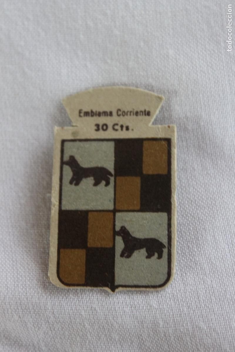 Colecionismo Cromos antigos: EMBLEMA AUXILIO SOCIAL APELLIDO AROCA N&ordm; 136