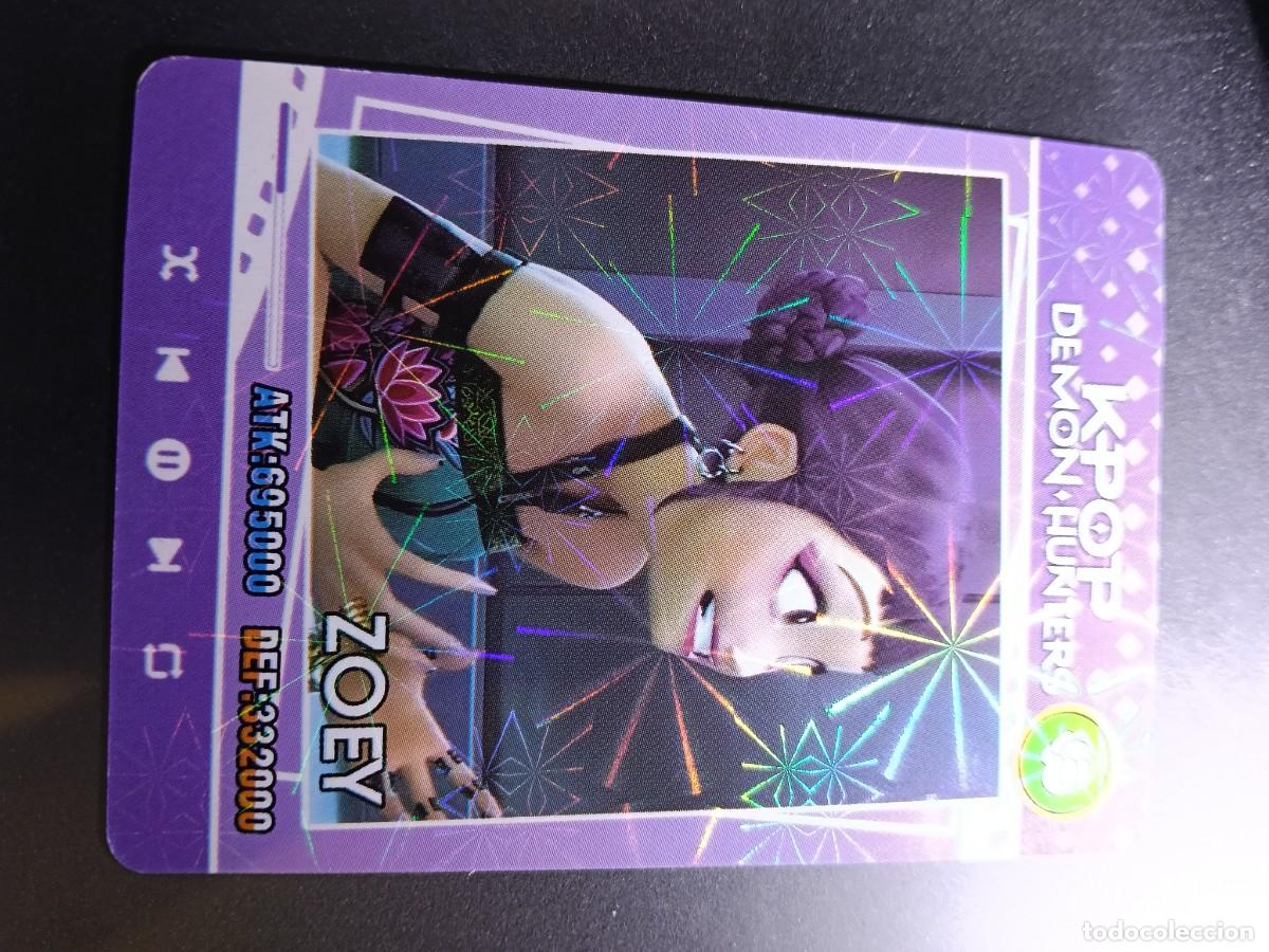 Coleccionismo cromos antiguos: CROMO K-POP DEMON HUNTERS ZOEY CARTA MORADO