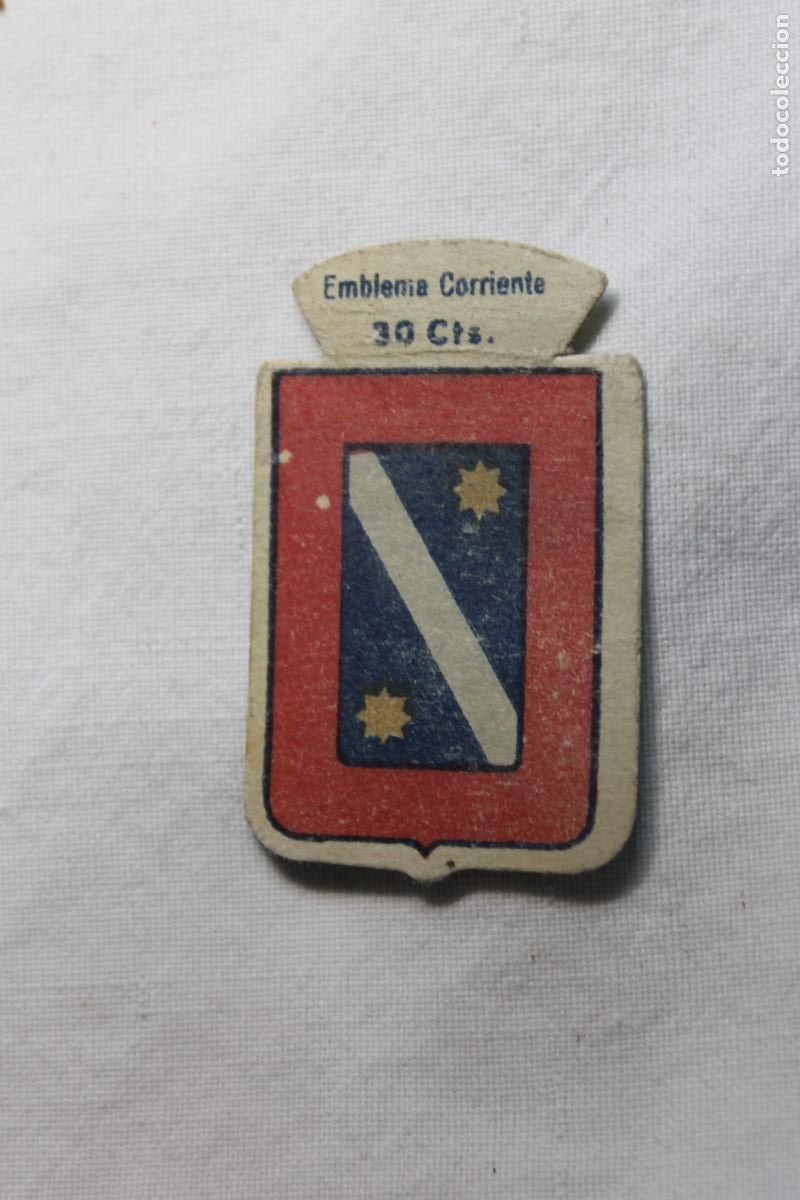 Collectable Antique Stickers: EMBLEMA AUXILIO SOCIAL LARRIGUREN N&ordm; 68