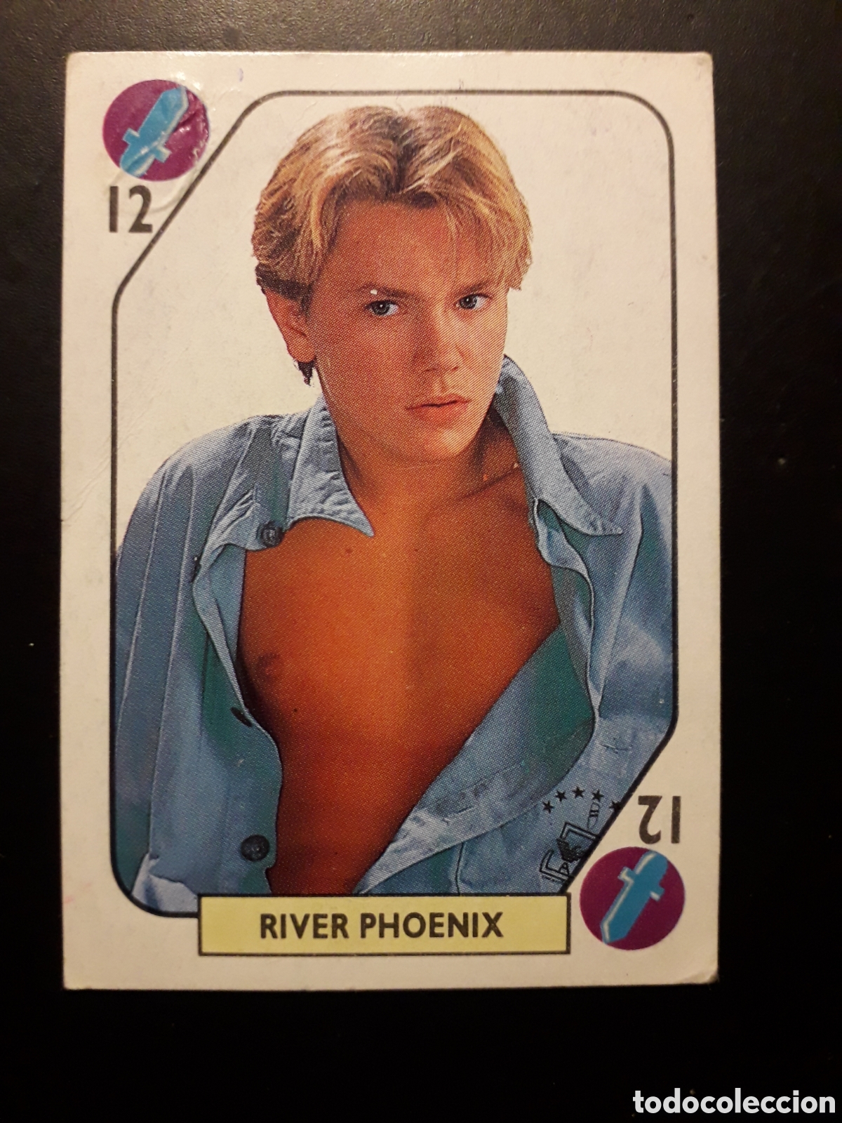 Coleccionismo cromos antiguos: RIVER PHOENIX, TELE BANCO POP TRASERA ROJA 1988. SIN PEGAR, FALLO SUPERIOR PEDIDO M&Iacute;NIMO 3&euro;