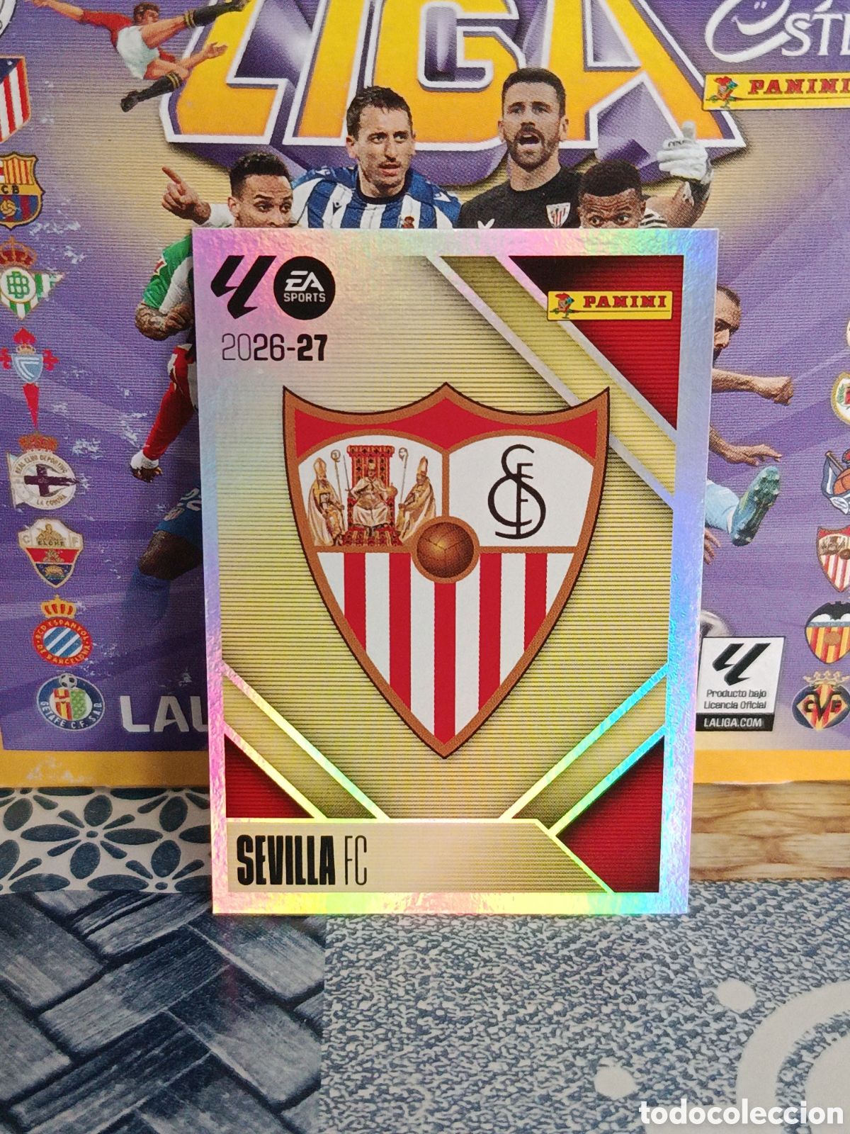 Coleccionismo cromos antiguos: ESCUDO SEVILLA N&ordm; 1 LIGA ESTE 26 27 2026 2027 PANINI