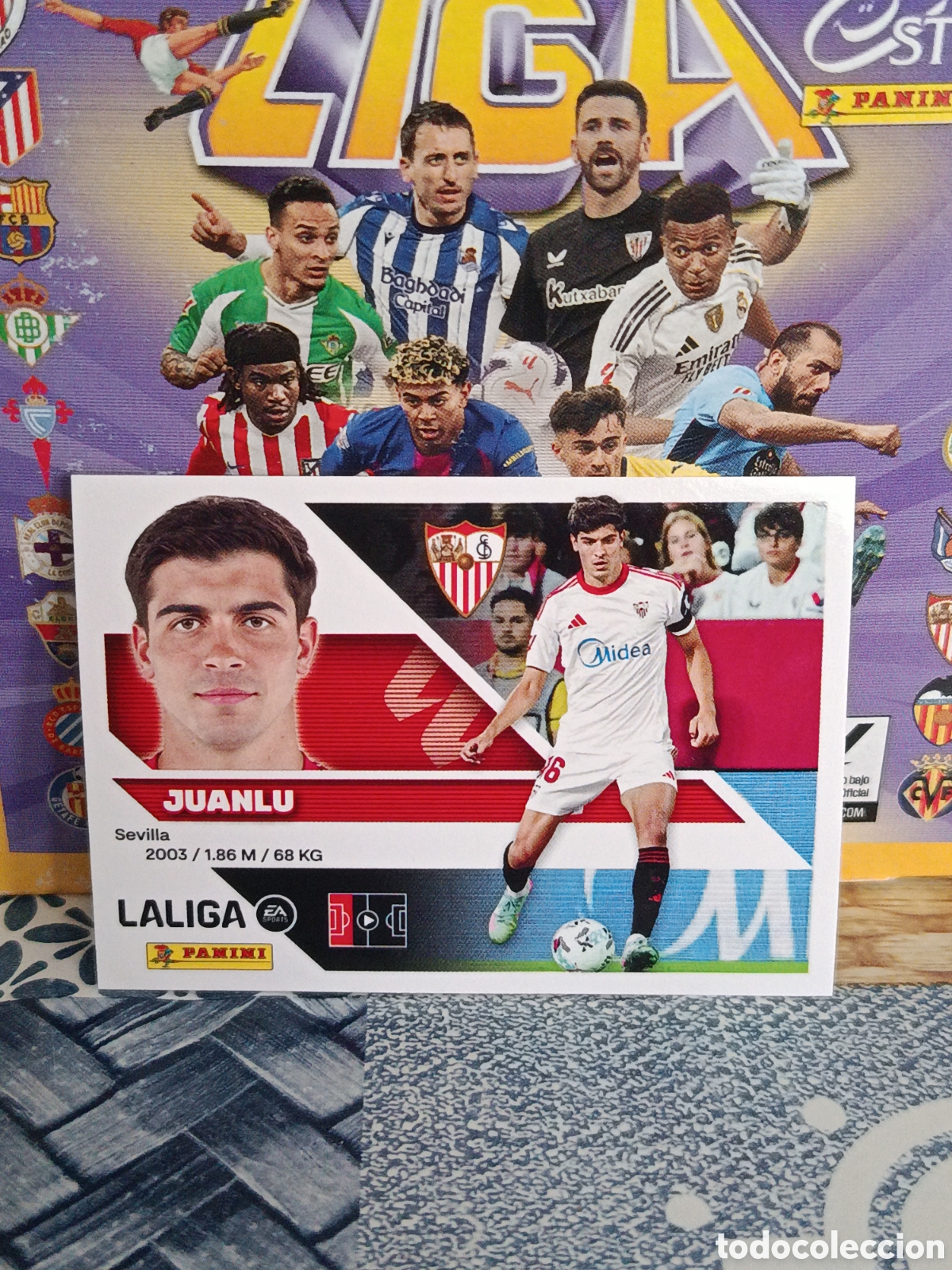 Colecionismo Cromos antigos: JUANLU SEVILLA N&ordm; 6 LIGA ESTE 26 27 2026 2027 PANINI