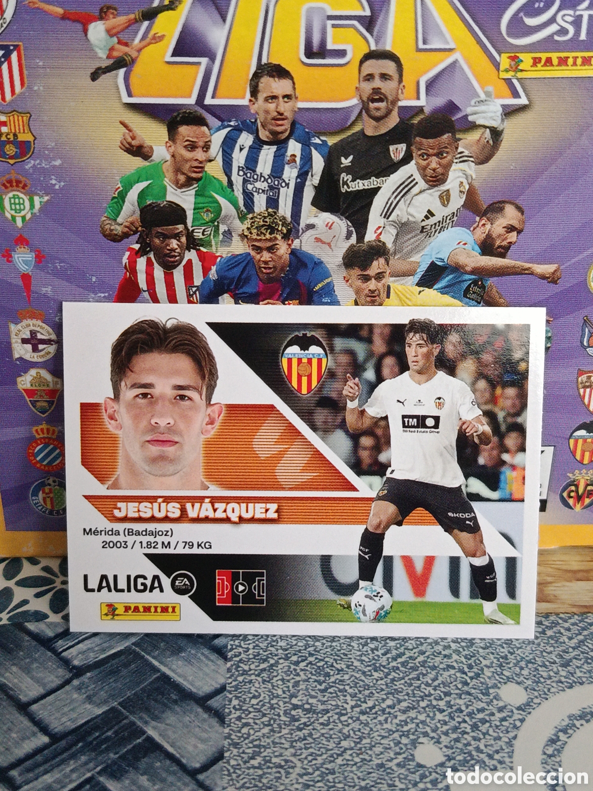 Coleccionismo cromos antiguos: JESUS VAZQUEZ VALENCIA N&ordm; 10 LIGA ESTE 26 27 2026 2027 PANINI